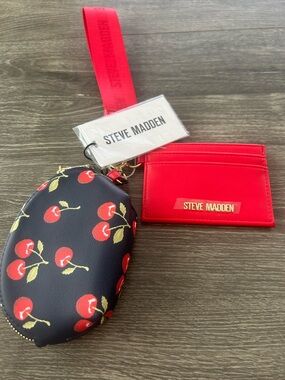 Steve Madden Navy Multl Wristlet. NEW